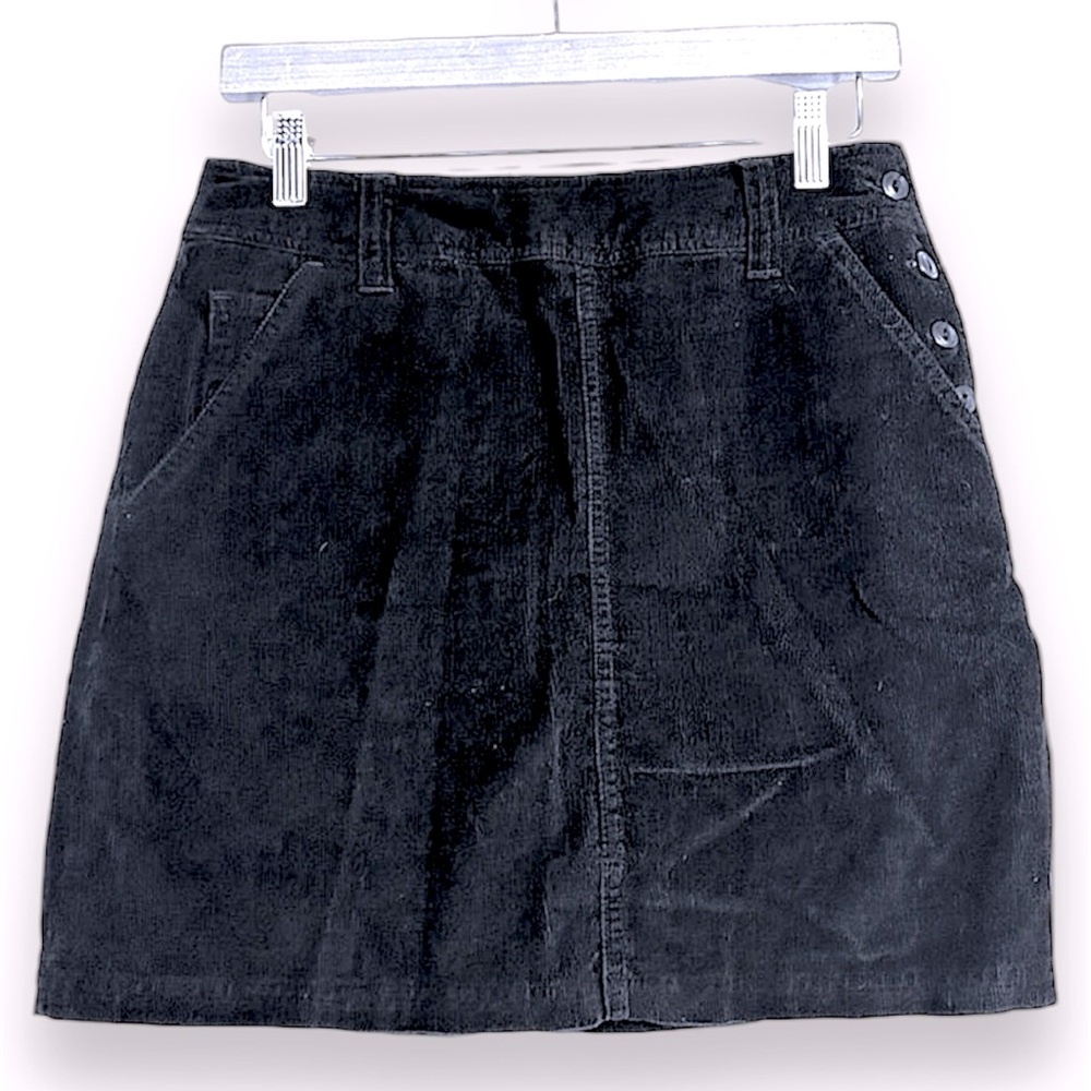 🎀BOGO 50% off 🎀 Authentic y2k era AE Corduroy Skirt sz 6 black mini skirt